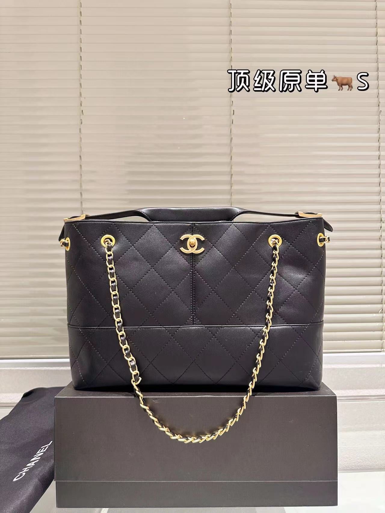 NM99481#  Lady's handbag with box