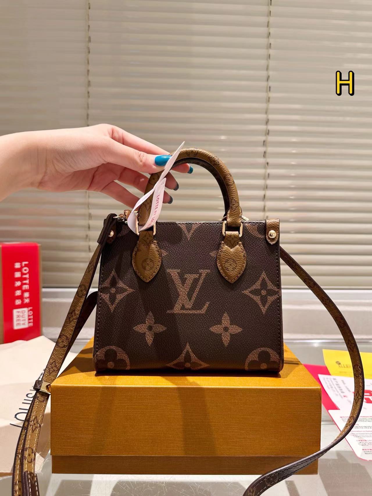 LV M46839#  Lady's handbag with box