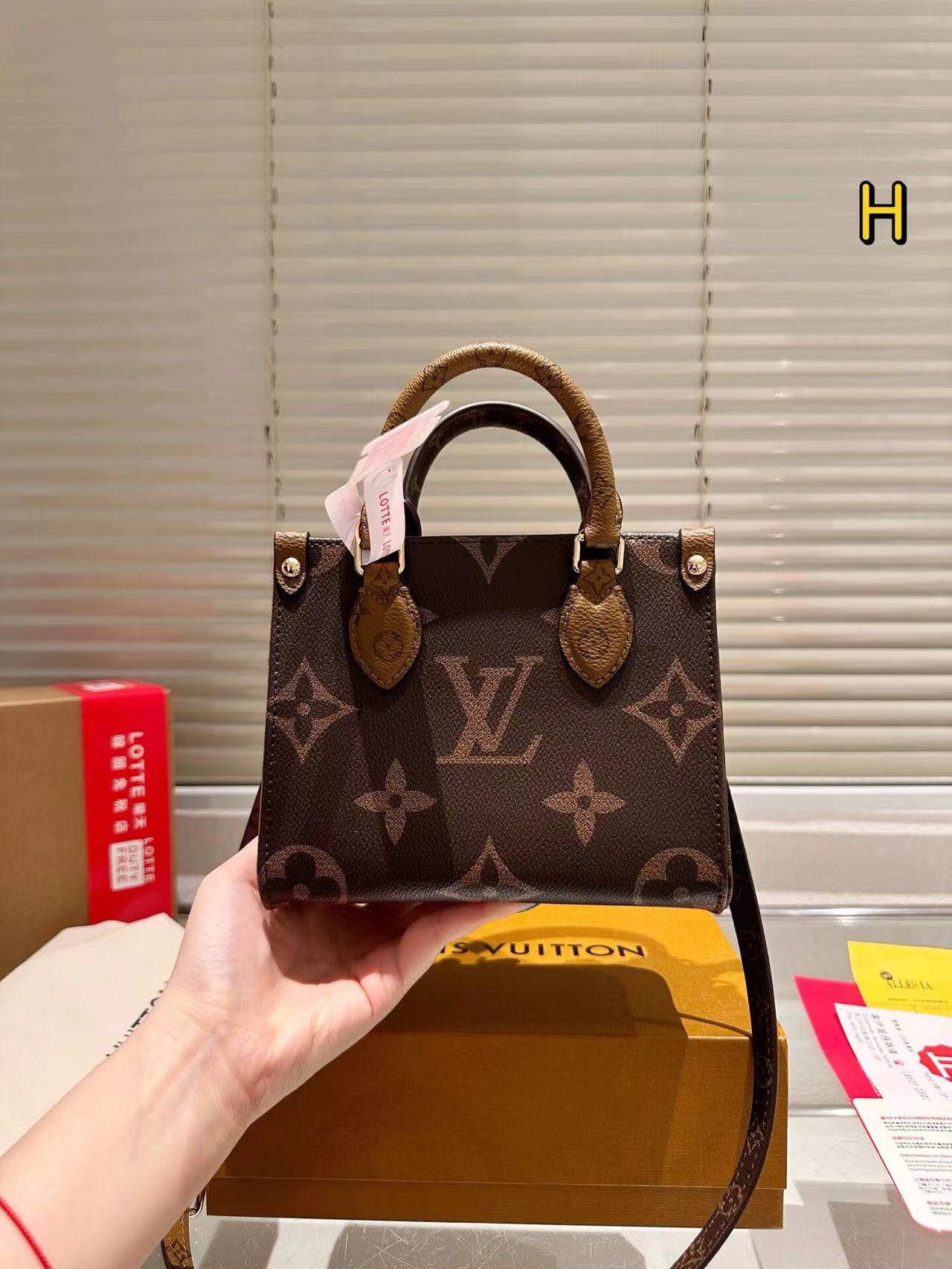 LV M46839#  Lady's handbag with box