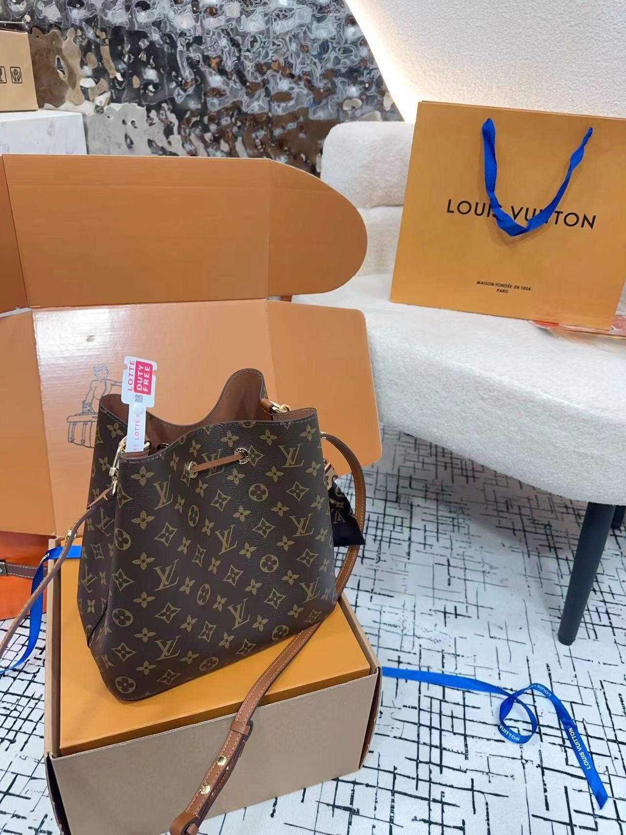 LV M44022#  Lady's handbag with box