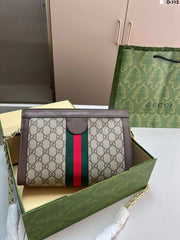 760243-96WT-8745#  Lady's handbag with box